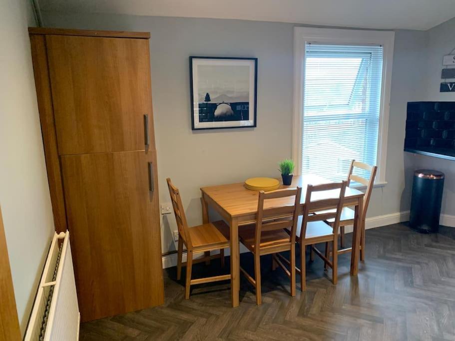 Fantastic Large 2 X Bedroom Flat, Free Parking 塞尔 外观 照片