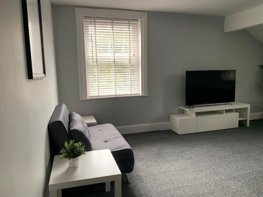 Fantastic Large 2 X Bedroom Flat, Free Parking 塞尔 外观 照片