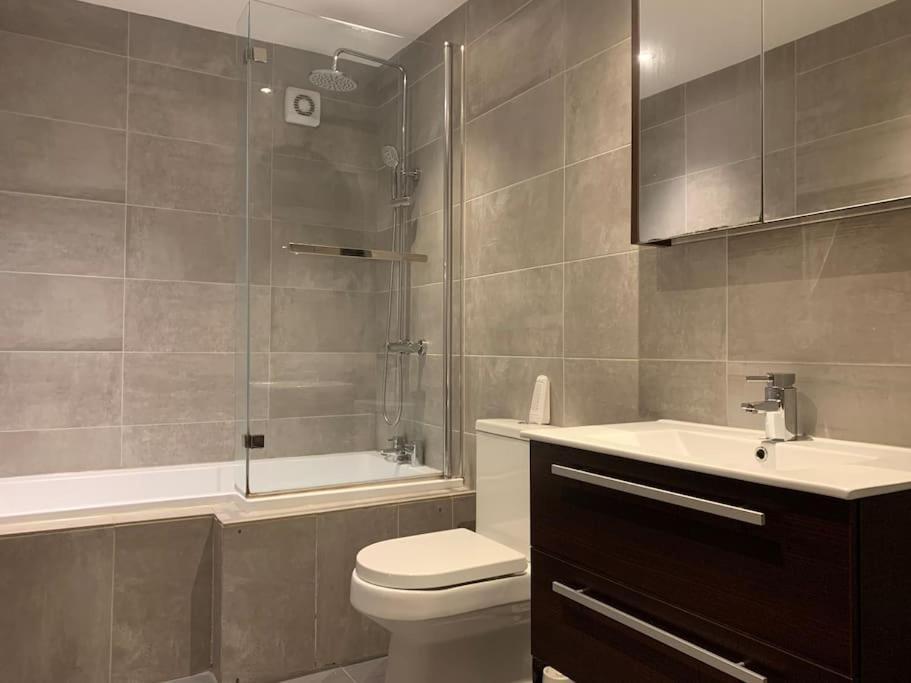 Fantastic Large 2 X Bedroom Flat, Free Parking 塞尔 外观 照片