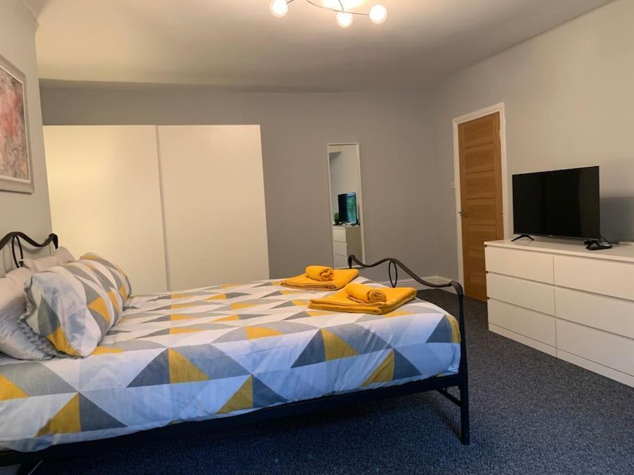 Fantastic Large 2 X Bedroom Flat, Free Parking 塞尔 外观 照片