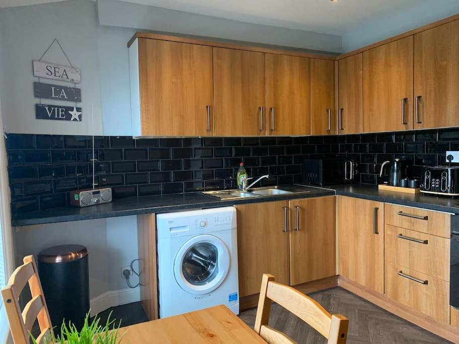 Fantastic Large 2 X Bedroom Flat, Free Parking 塞尔 外观 照片