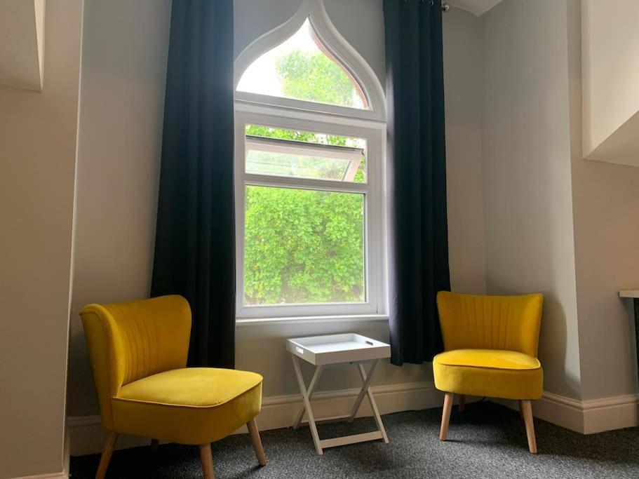 Fantastic Large 2 X Bedroom Flat, Free Parking 塞尔 外观 照片